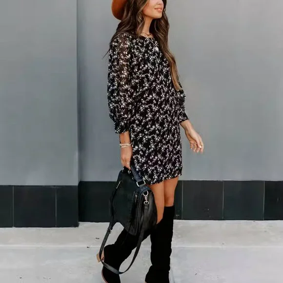 ROMANI TEXTURED FLORAL SHIFT DRESS - Picture 6 of 9